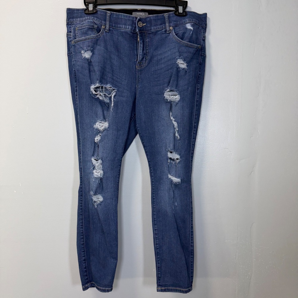 Torrid Bombshell Skinny Premium Stretch Distressed Jeans 20S Medium Wash Blue